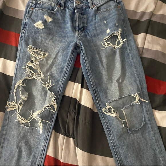 American Eagle Ripped Jeans - Picture 4 of 5